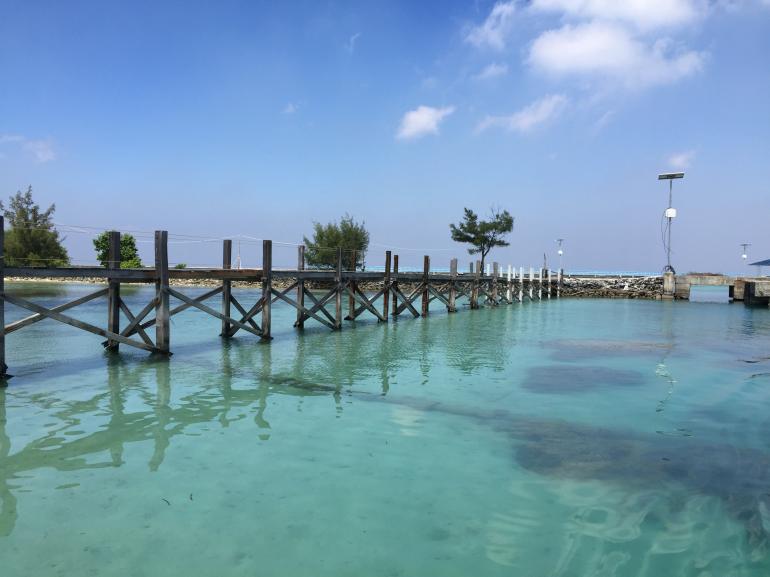 Laut yang sangat tenang di Lagoon